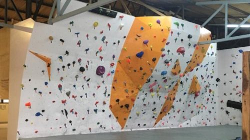 香川県のクライミング施設「MINA. UTARI（ミナウタリ）」